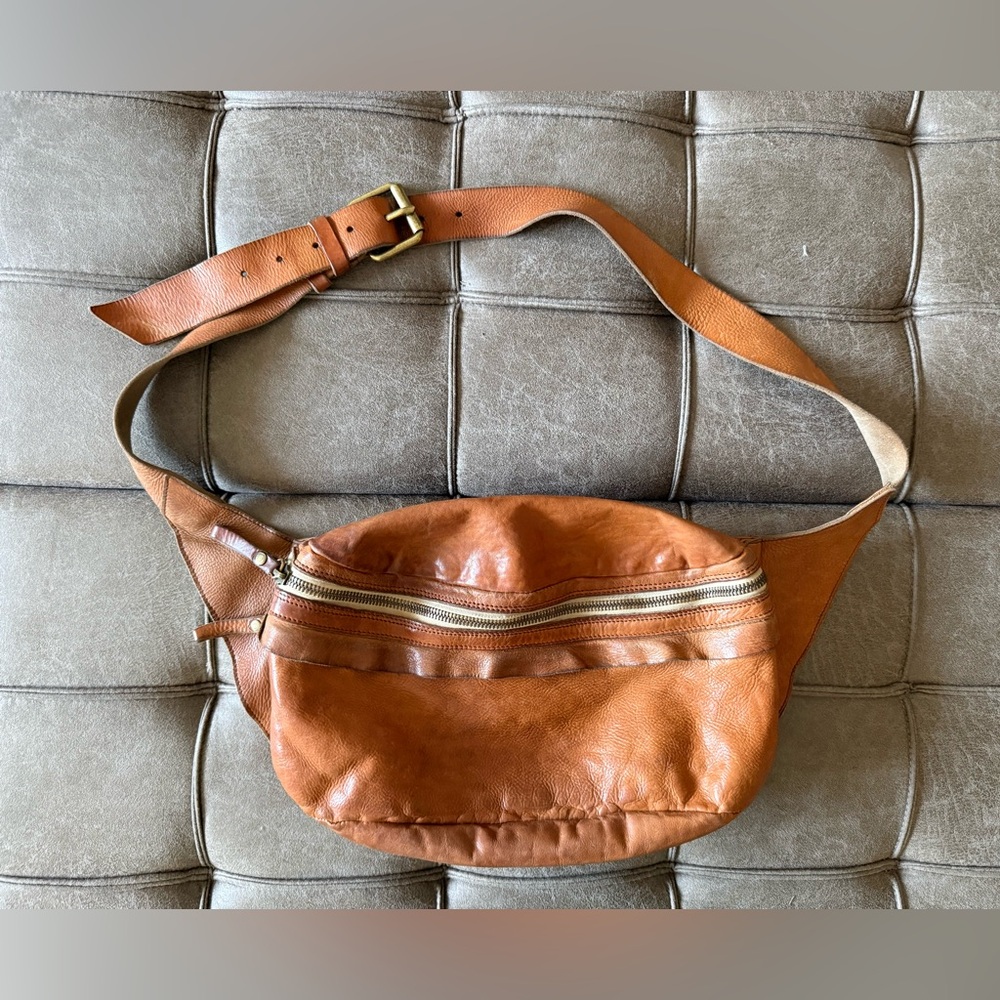 Campomaggi Tan leather brato bag